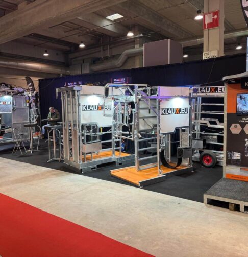 1.1.1_Klauw_bekapbox_Silver_Hoof_trimming_chute_KLAUX.EU_Silver_3