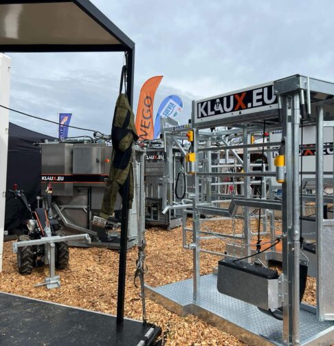 1.1.1_Klauw_bekapbox_Silver_Hoof_trimming_chute_KLAUX.EU_Silver_5