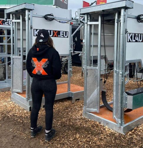 1.1.1_Klauw_bekapbox_Silver_Hoof_trimming_chute_KLAUX.EU_Silver_6